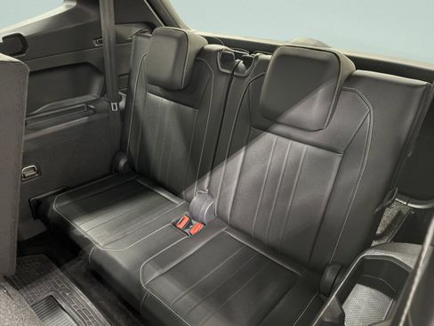 Used 2023 Volkswagen Tiguan SE R-Line image 10