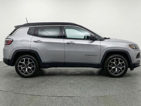 Used 2025 Jeep Compass Limited AWD/4WD image 11