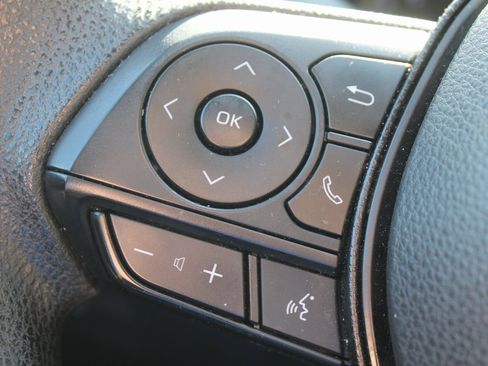 Used 2022 Toyota RAV4 XLE image 27