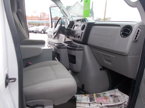 Used 2014 Ford E-250 and Econoline 250 w/ Power Group image 8