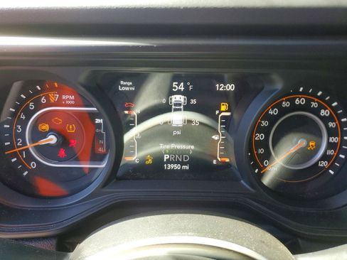 Used 2024 Jeep Gladiator Rubicon w/ Technology Group AWD/4WD image 8