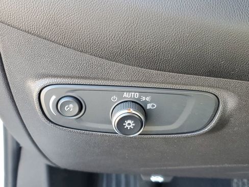 Used 2021 Chevrolet Equinox LS image 20