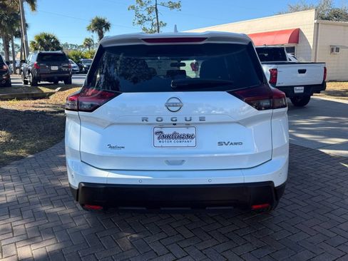 Used 2024 Nissan Rogue SV AWD/4WD image 4