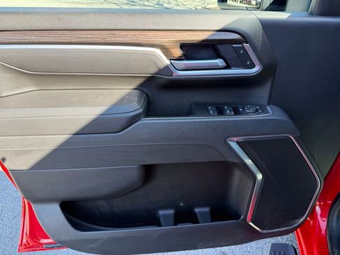 Used 2025 Chevrolet Silverado 2500 LT w/ Convenience Package image 13