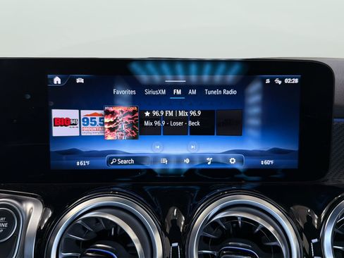 Used 2025 Mercedes-Benz GLB 250 image 25