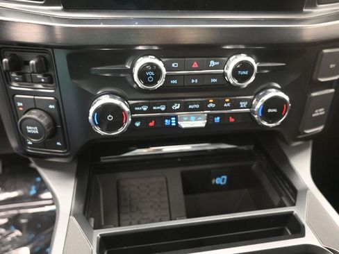 New 2026 Ford F250 Lariat w/ Black Appearance Package image 9