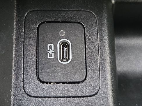 Used 2024 Land Rover Range Rover Velar Dynamic SE image 16