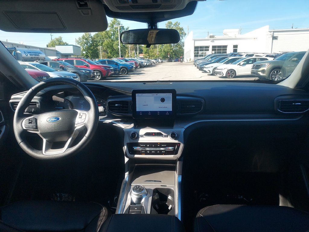 Used 2024 Ford Explorer XLT w/ Equipment Group 202A AWD/4WD image 9