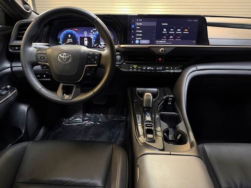 Used 2024 Toyota Crown AWD/4WD image 4