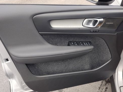 New 2025 Volvo XC40 B5 Ultra w/ Climate Package image 10