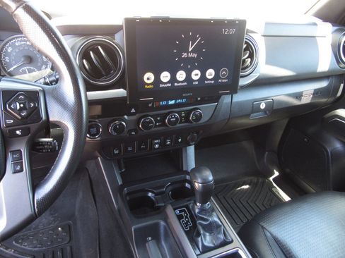 Used 2019 Toyota Tacoma TRD Off-Road AWD/4WD image 17