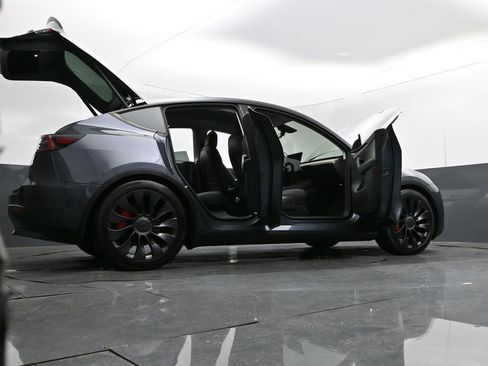 Used 2022 Tesla Model Y Performance AWD/4WD image 34