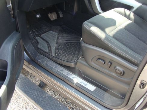 Used 2018 Nissan Titan SV w/ SV Convenience Package image 15