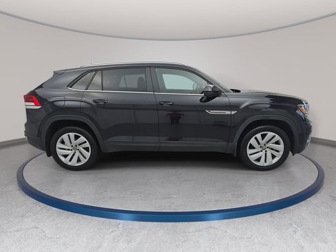 Used 2023 Volkswagen Atlas Cross Sport SE w/ Panoramic Sunroof Package AWD/4WD image 4