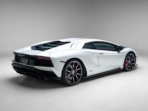 Used 2017 Lamborghini Aventador S image 24