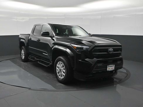 Used 2025 Toyota Tacoma SR5 RWD image 2