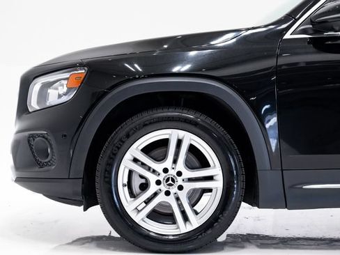 Used 2023 Mercedes-Benz GLB 250 4MATIC w/ Premium Package image 27
