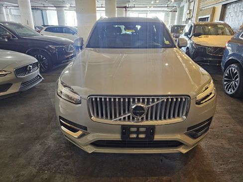Certified 2025 Volvo XC90 B6 Ultra w/ Protection Package AWD/4WD image 6
