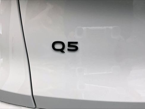 Used 2025 Audi Q5 Premium AWD/4WD image 33