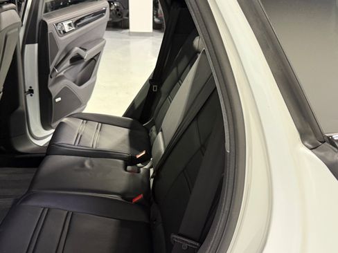 Used 2022 Porsche Cayenne image 71