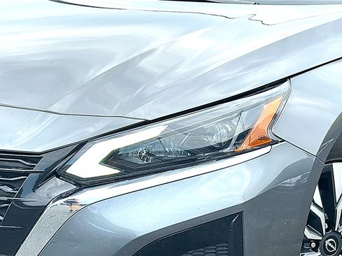 Used 2025 Nissan Altima 2.5 SV FWD image 4