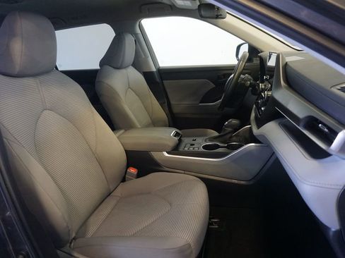 Used 2023 Toyota Highlander LE AWD/4WD image 22