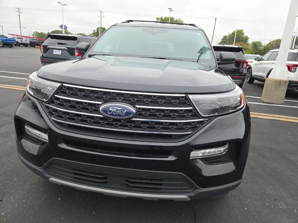 Certified 2023 Ford Explorer XLT w/ Equipment Group 202A AWD/4WD image 2