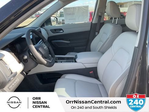 New 2026 Nissan Pathfinder SL image 17