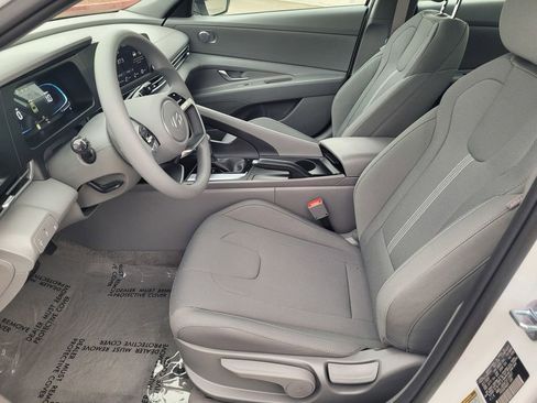New 2026 Hyundai Elantra SE image 8