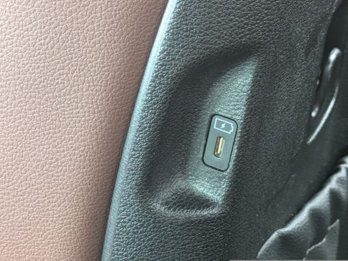 Used 2024 Kia Telluride EX w/ EX Captain's Chair Package FWD image 18