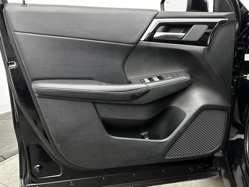 Used 2024 Mitsubishi Outlander SE Black Edition image 12