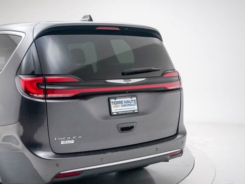 Used 2023 Chrysler Pacifica Touring-L FWD image 5