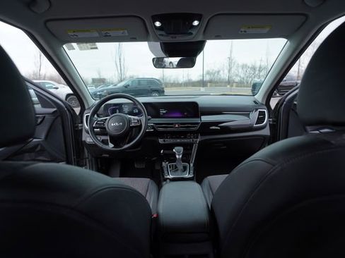 Used 2025 Kia Seltos S image 24