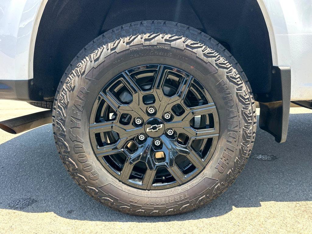 Used 2025 Chevrolet Colorado W/T AWD/4WD image 14