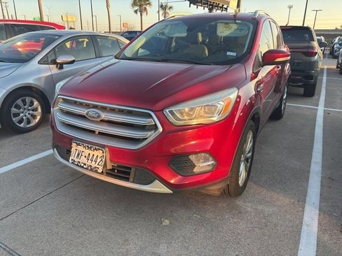 Used 2017 Ford Escape Titanium image 2