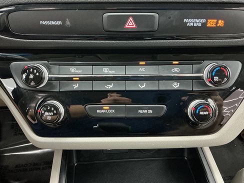 Used 2020 Kia Sedona L FWD image 34