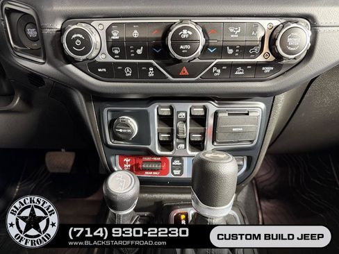 Used 2024 Jeep Wrangler Unlimited Rubicon w/ Technology Group AWD/4WD image 28