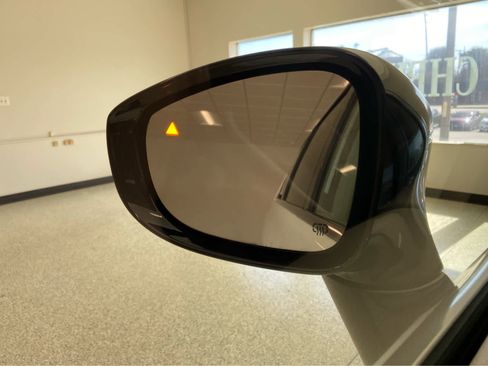 Used 2024 Chrysler Pacifica Touring-L FWD image 39