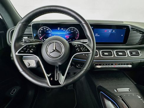 Used 2025 Mercedes-Benz GLS 450 4MATIC image 10