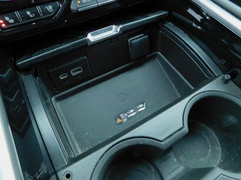 Used 2023 GMC Yukon Denali image 32