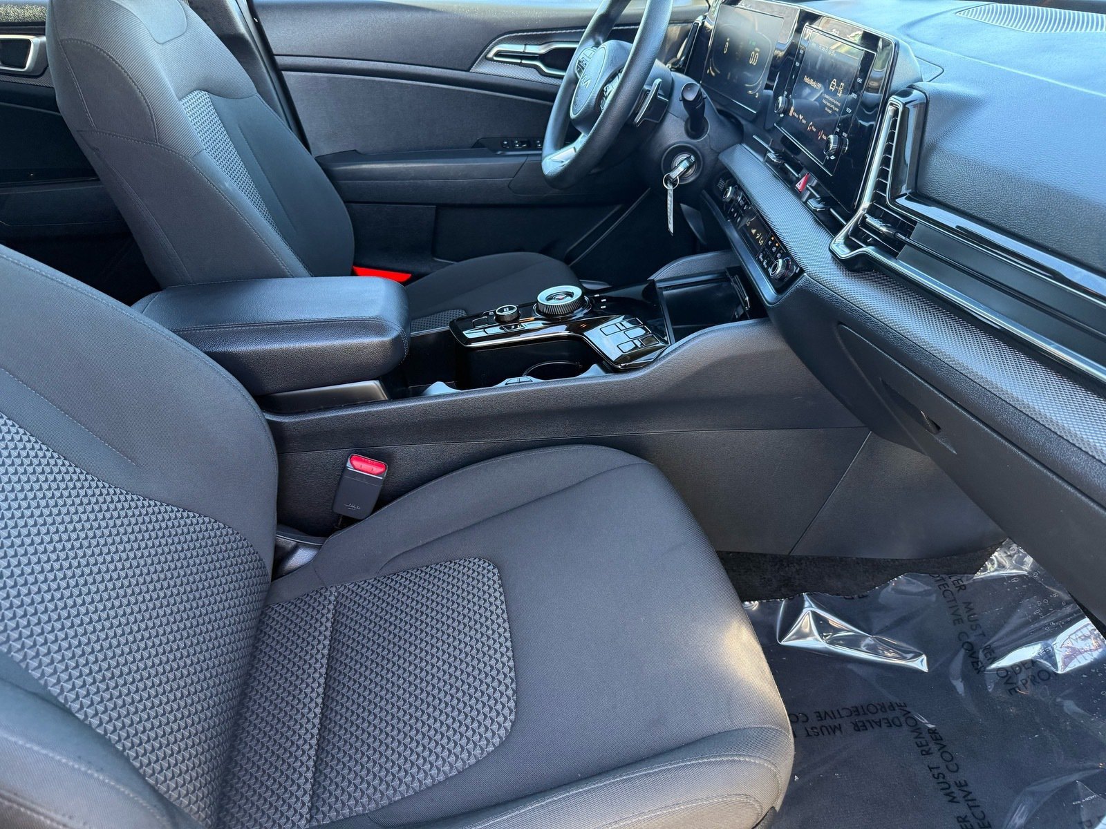 Used 2025 Kia Sportage LX FWD image 30