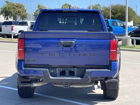 Used 2024 Toyota Tacoma TRD Sport w/ TRD Sport Upgrade Package AWD/4WD image 5