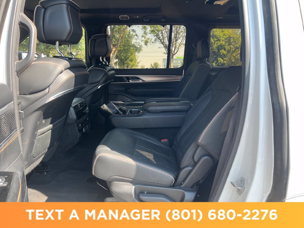 Used 2023 Jeep Grand Wagoneer Series III AWD/4WD image 16