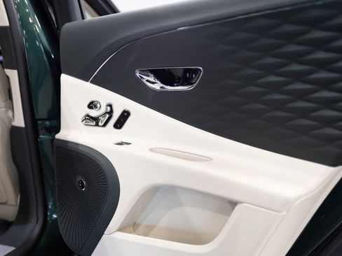 Used 2023 Bentley Flying Spur Plug-In Hybrid AWD/4WD image 38