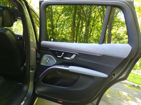 Used 2023 Mercedes-Benz EQS 580 4MATIC SUV image 31
