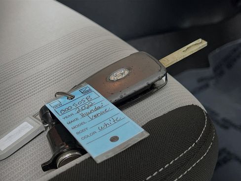 Used 2022 Hyundai Venue SEL image 36