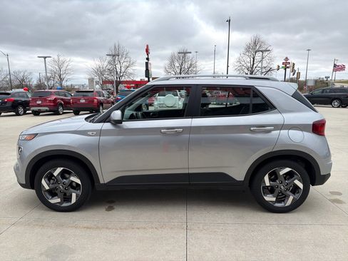 Used 2025 Hyundai Venue SEL image 5