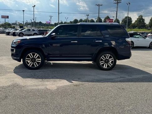Used 2022 Toyota 4Runner Limited AWD/4WD image 6