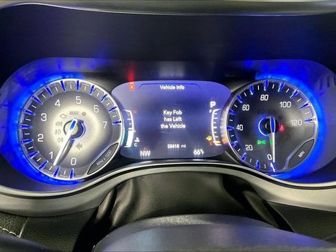Used 2020 Chrysler Pacifica Limited w/ Advanced Safetytec Group FWD image 20