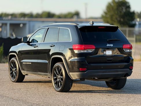 Used 2017 Jeep Grand Cherokee Laredo w/ Quick Order Package 23E AWD/4WD image 10